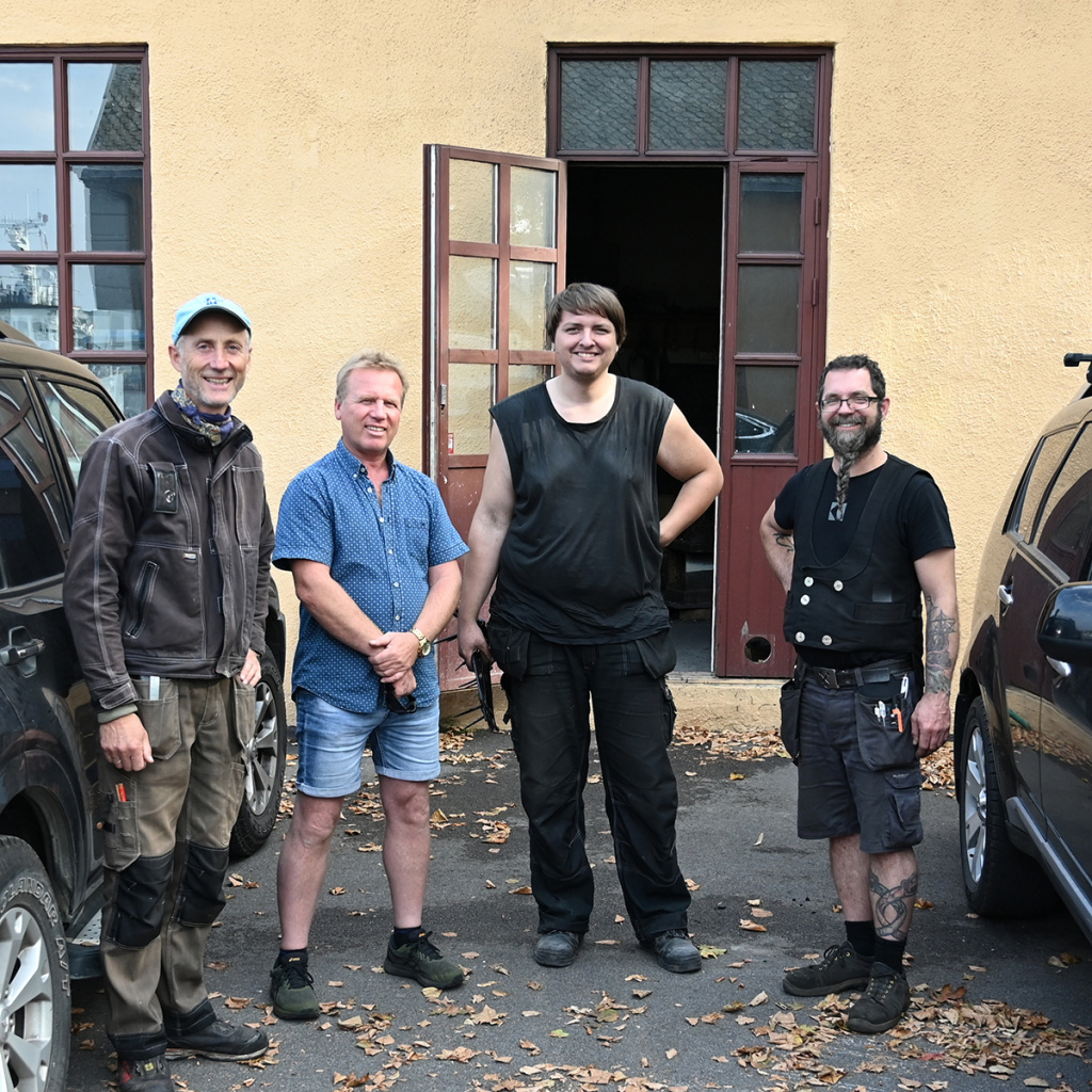 PASSED: Kristoffer Holmvik with his work leader Jan Vogt Knutsen (to the left) and sensors/senior blacksmiths Jørn Stampe Hansen and Benjamin Kjellman-Chapin. (Photo: Willy Fredriksen)