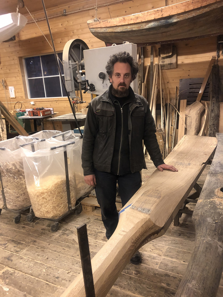 Egil Sagerøy is an experienced Viking ship builder, having worked with us for the last 11 years. Now he is making a new rudder for Saga Farmann. (Photo: Einar Chr. Erlingsen)