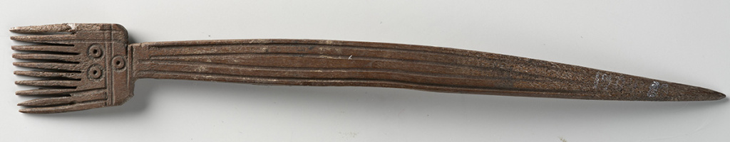 The original weaving fork from the Oseberg find (Photo: Alexis Pantos / Museum of Cultural History, University of Oslo), 