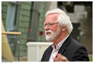 Professor Egil Mikkelsen holdt tale ved innvielsen av byggeplassen. Foto: Jørgen Kirsebom