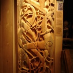 Urnes-portalen: Dette er antagelig det flotteste eksempelet på tidlig skandinavisk treskjærerkunst. Jay Haavik ble valgt til å utføre denne kopien.