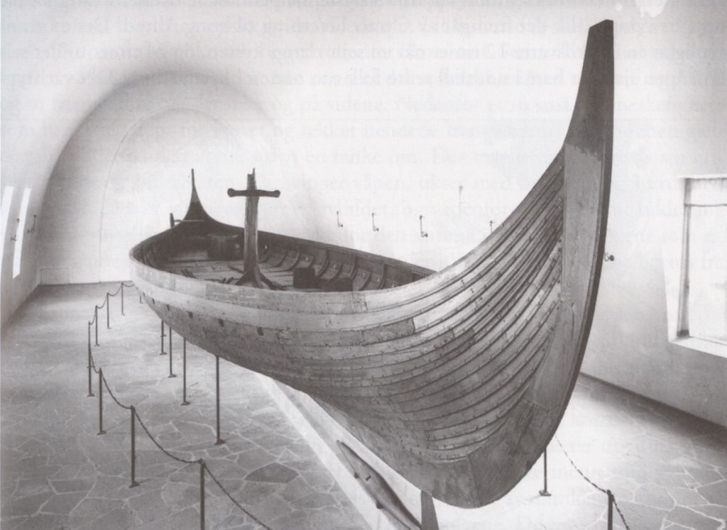 Gokstadskipet (gravd ut 1880) slik det er utstilt i Norges Vikingskipsmuseum i Oslo. (Foto: Historisk Museum/Universitetet i Oslo)