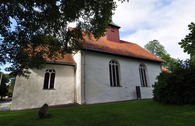 SEM CHURCH: Somewhere between Jarlsberg Manor and Sem Church is where the Viking-era royal estate was located. Here, the peaceful merchant and petty king Bjørn Farmann was brutally murdered by his brother—Eirik Bloodaxe.
Photo: Espen Jørgensen