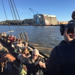Vikingferd: ARTE-teamet fikk med seg en fantastisk opplevelse da de ble med ”Saga Oseberg” ut i vestfoldskjærgården. (Foto: Ole Harald Flåten)